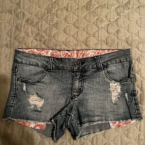 MAX~DISTRESSED~SHORT SHORTS~7